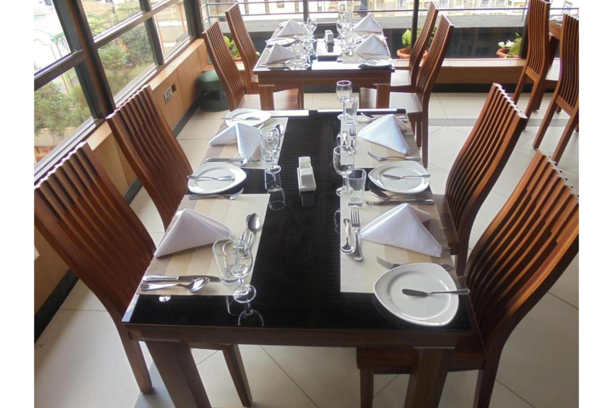 We Hotel & Suites Nairobi Buitenkant foto