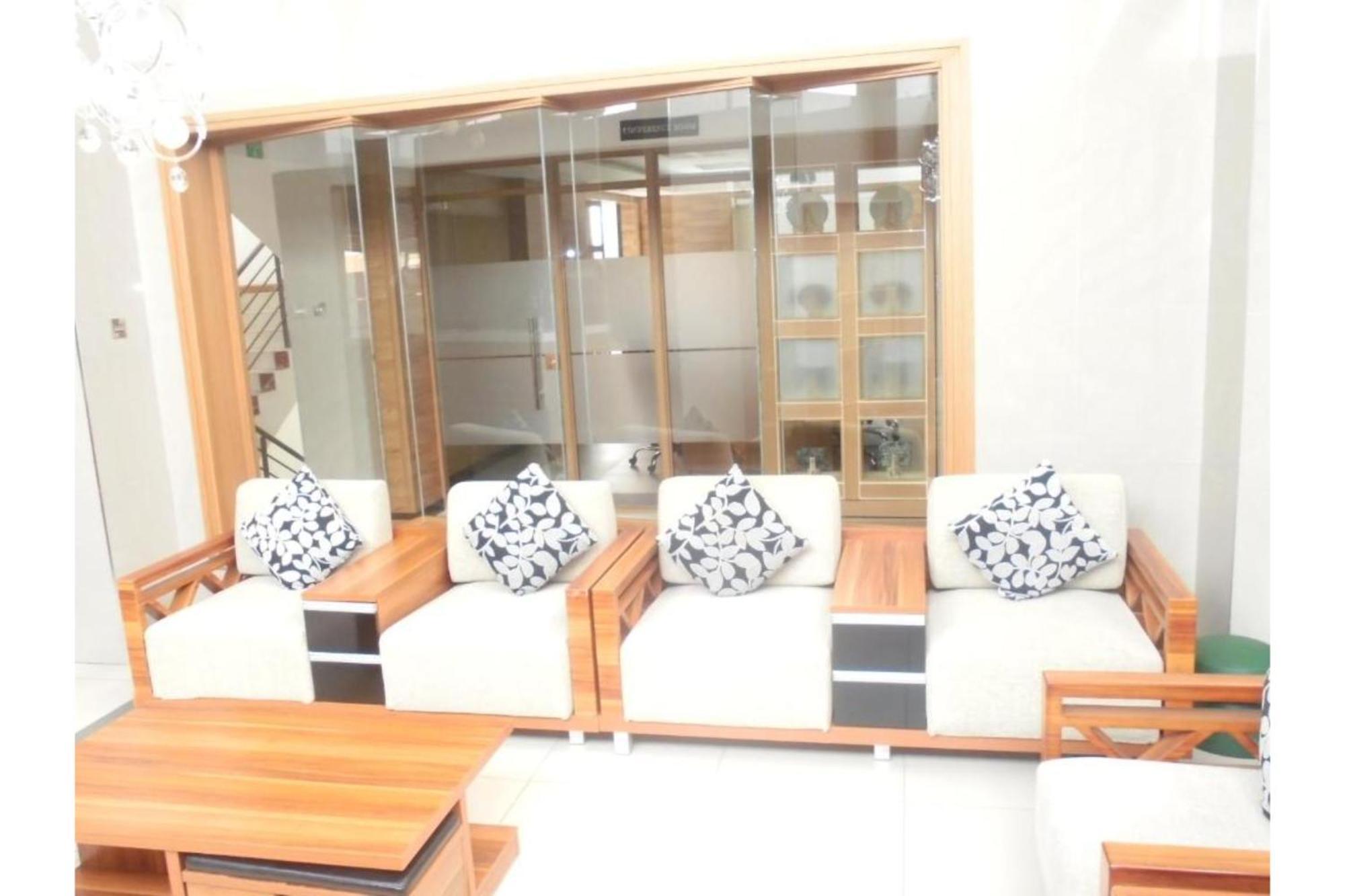 We Hotel & Suites Nairobi Buitenkant foto