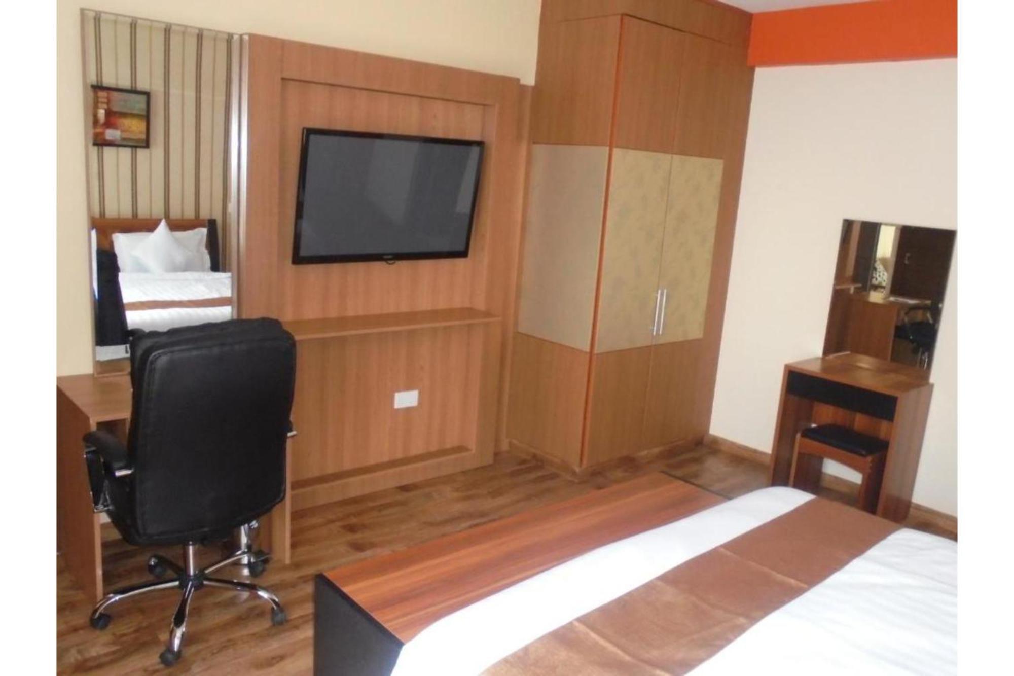 We Hotel & Suites Nairobi Buitenkant foto