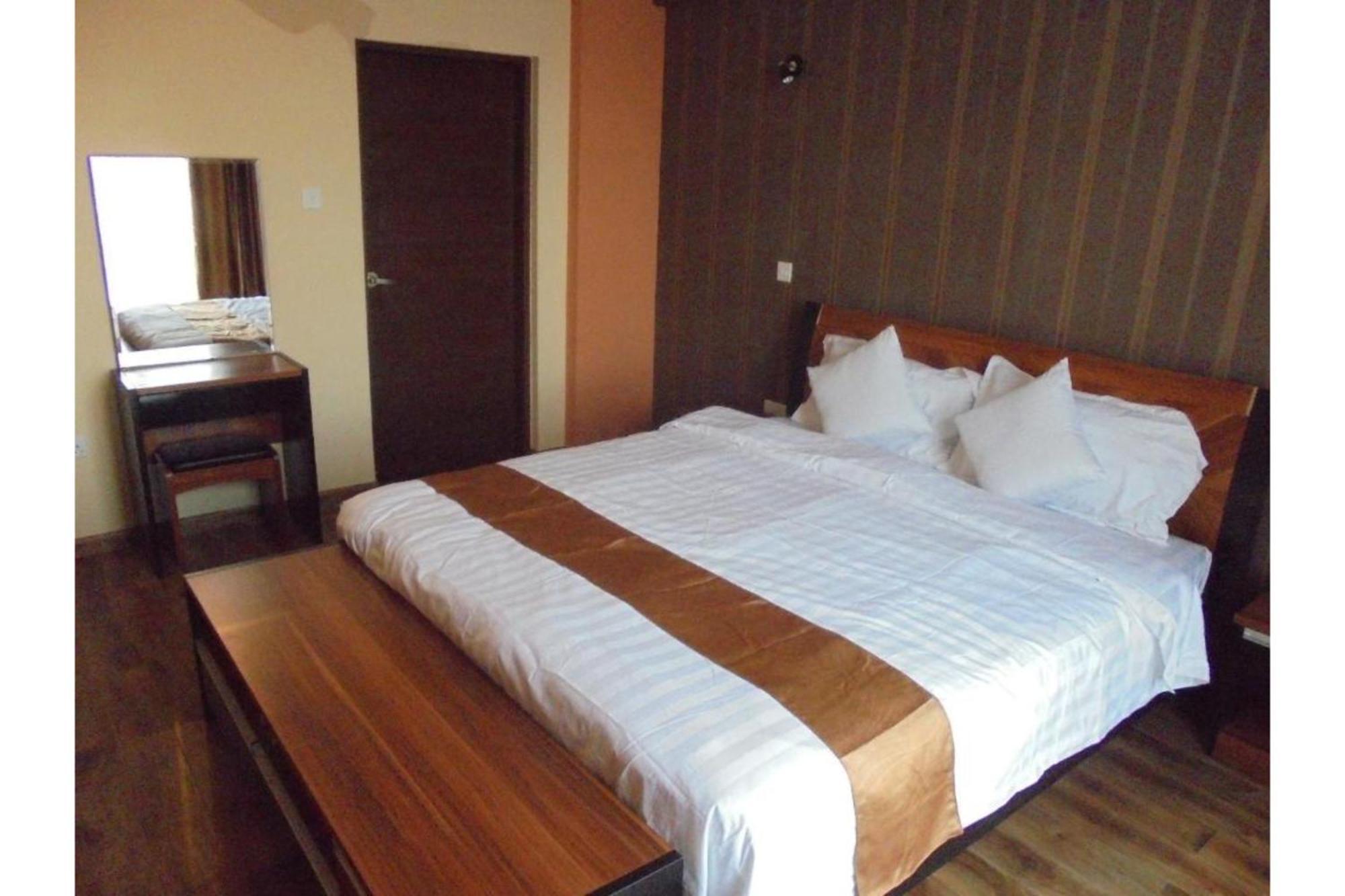We Hotel & Suites Nairobi Buitenkant foto