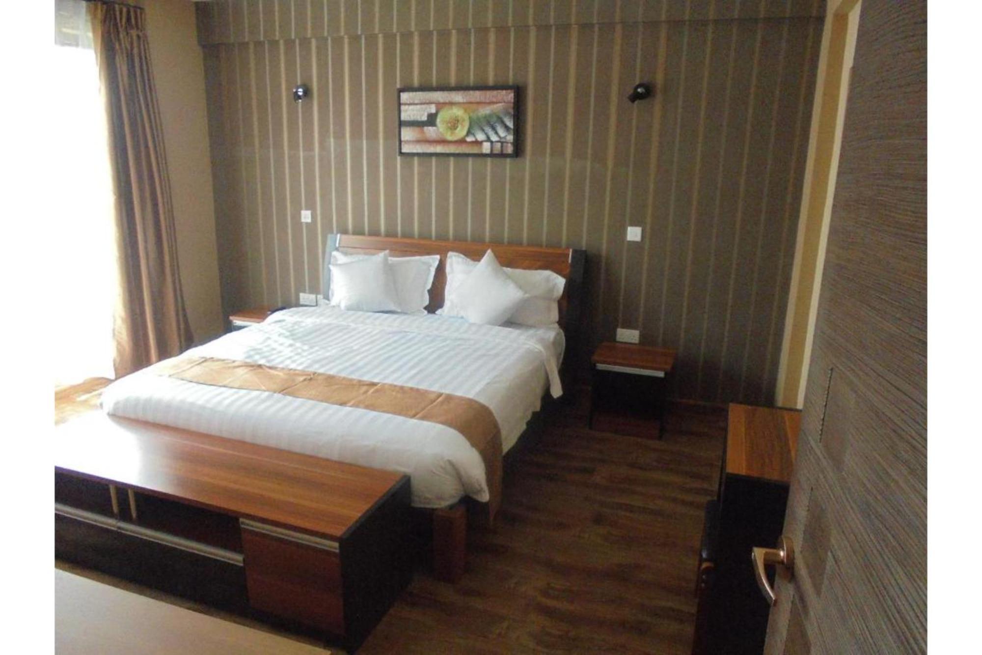We Hotel & Suites Nairobi Buitenkant foto