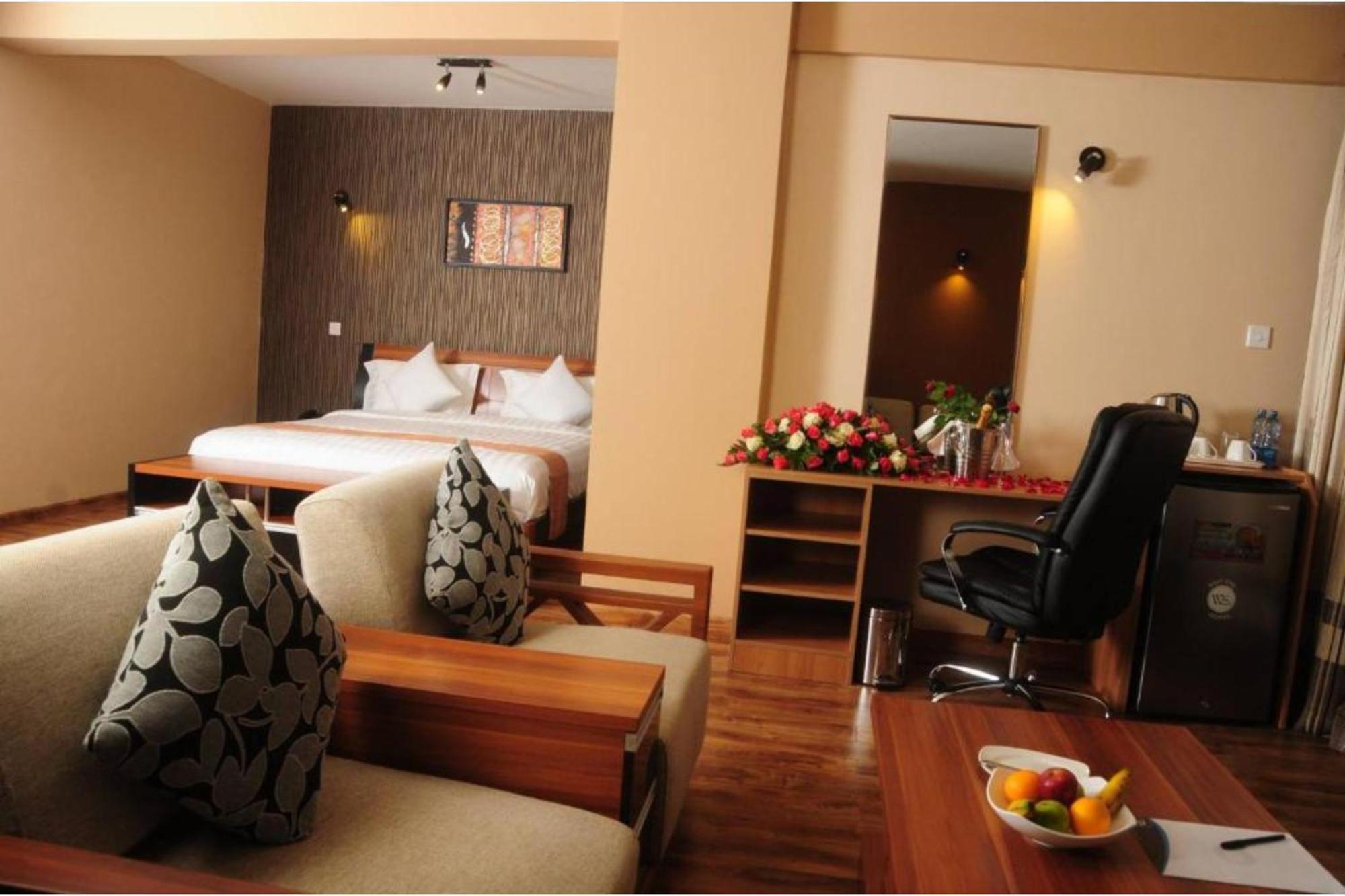We Hotel & Suites Nairobi Buitenkant foto